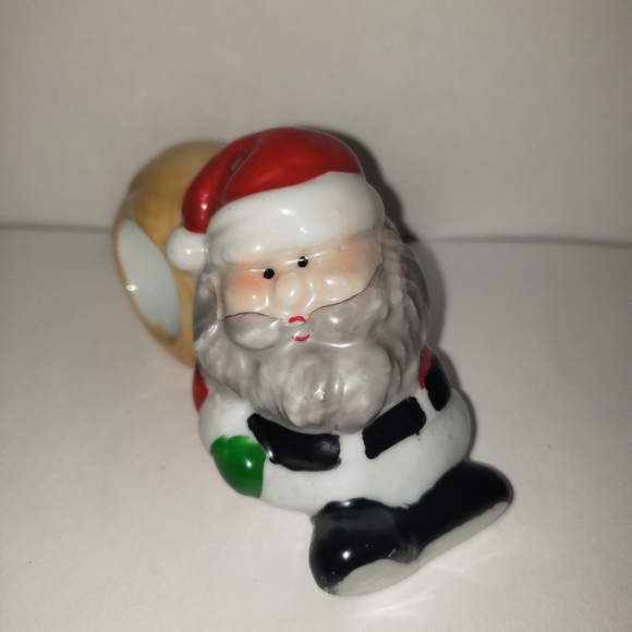Vintage Santa Ringed Napkin Holder set - Picture 2 of 3